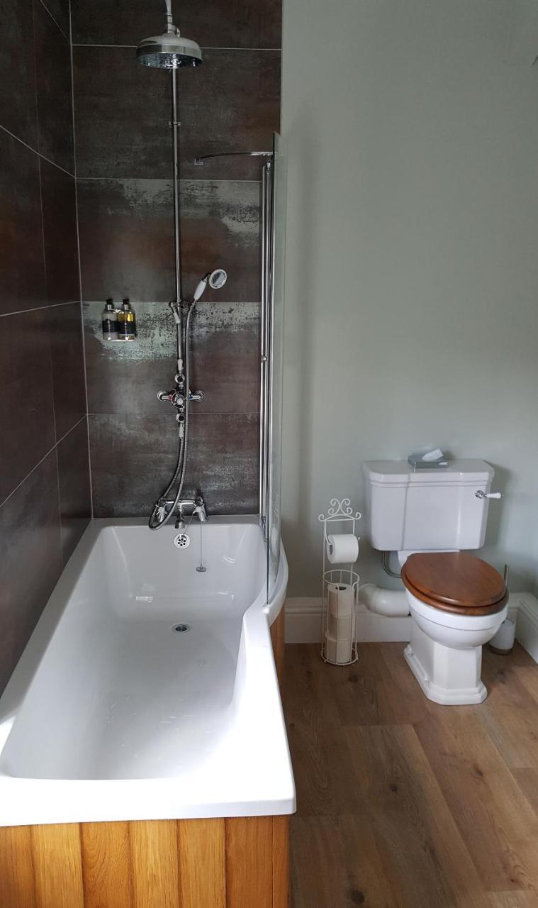 Pontyclerc Farm House Bed And Breakfast Ammanford Bagian luar foto