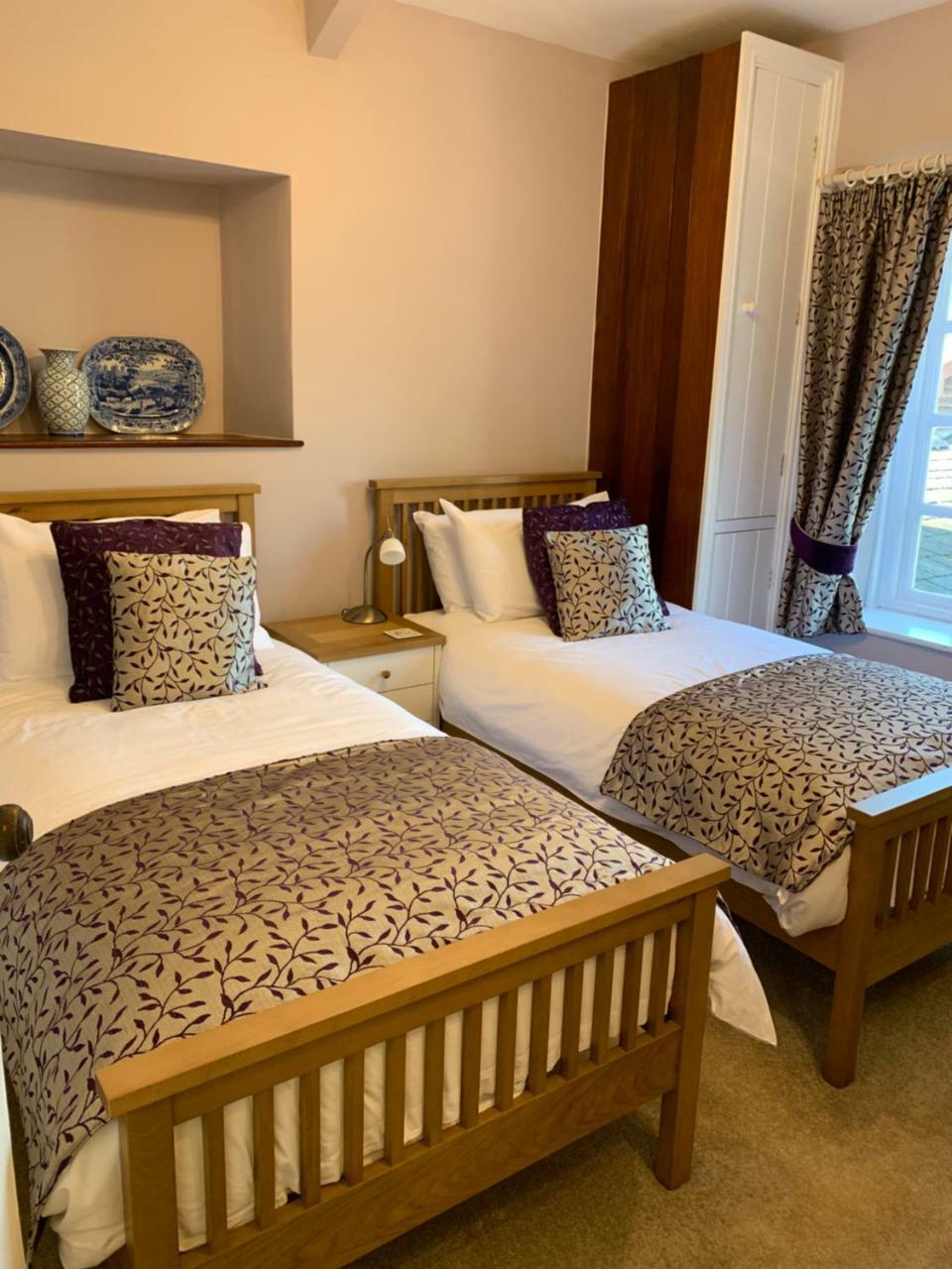 Pontyclerc Farm House Bed And Breakfast Ammanford Bagian luar foto