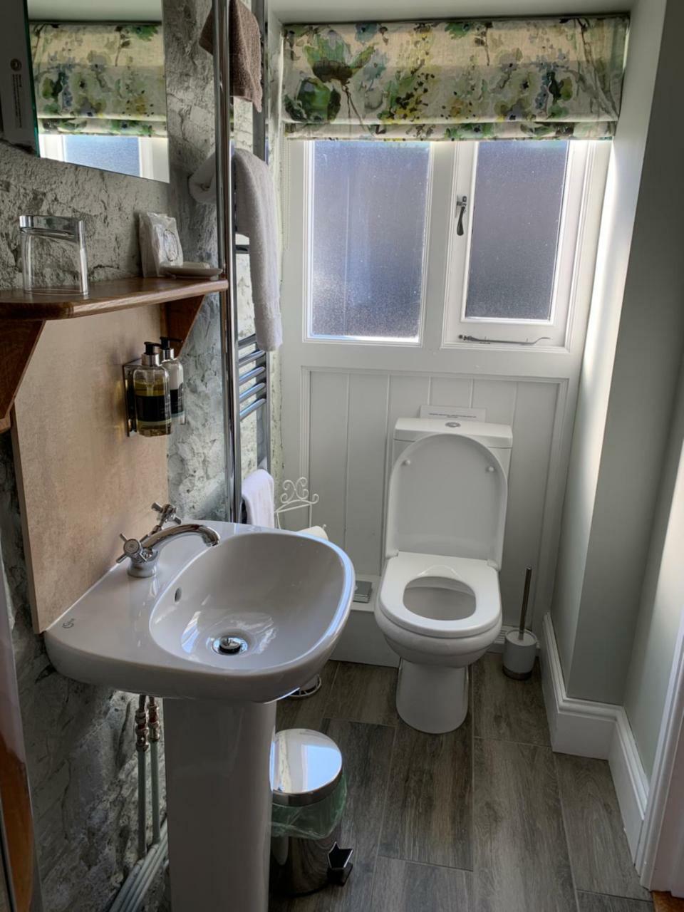 Pontyclerc Farm House Bed And Breakfast Ammanford Bagian luar foto