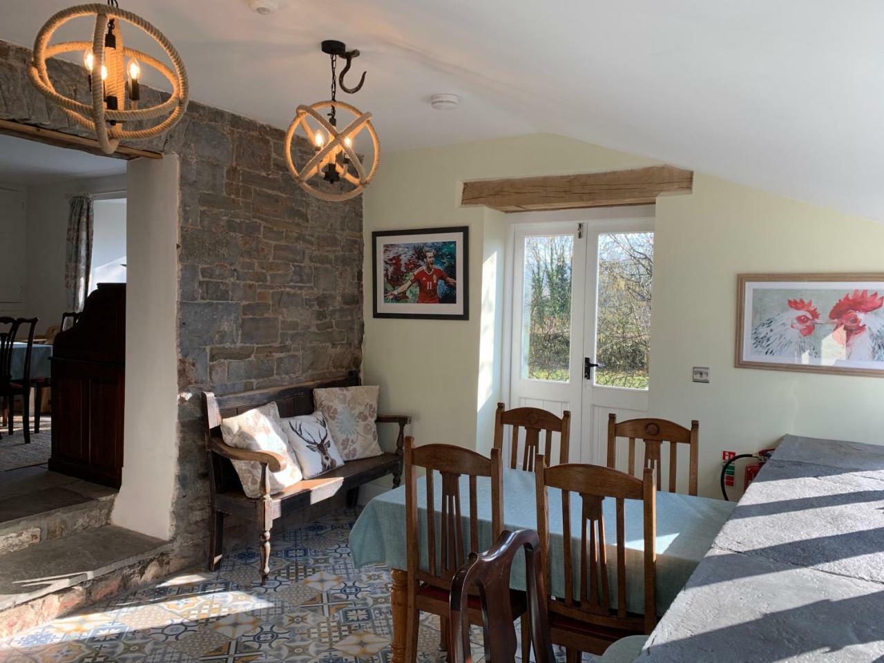 Pontyclerc Farm House Bed And Breakfast Ammanford Bagian luar foto
